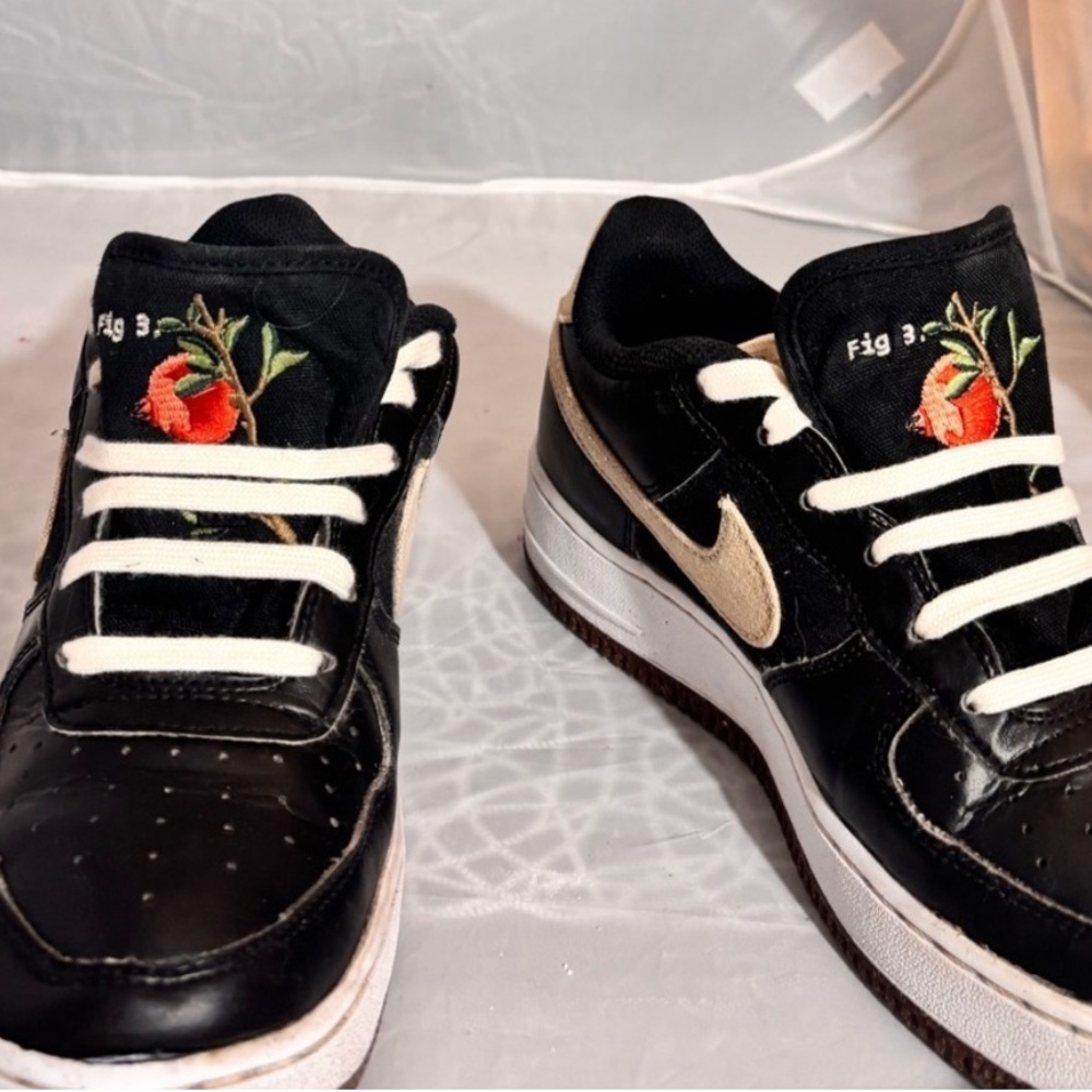 Nike Air Force 1 '07 LV8 GS
Pomegranate Size 6Y
DA3093-001